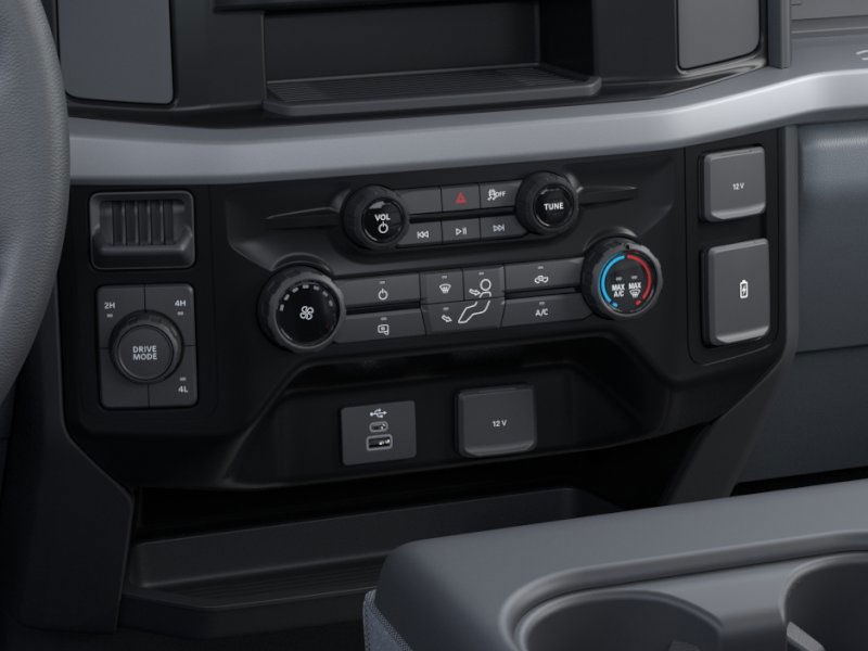 Ford F-250SD Vehicle Full-screen Gallery Image 15