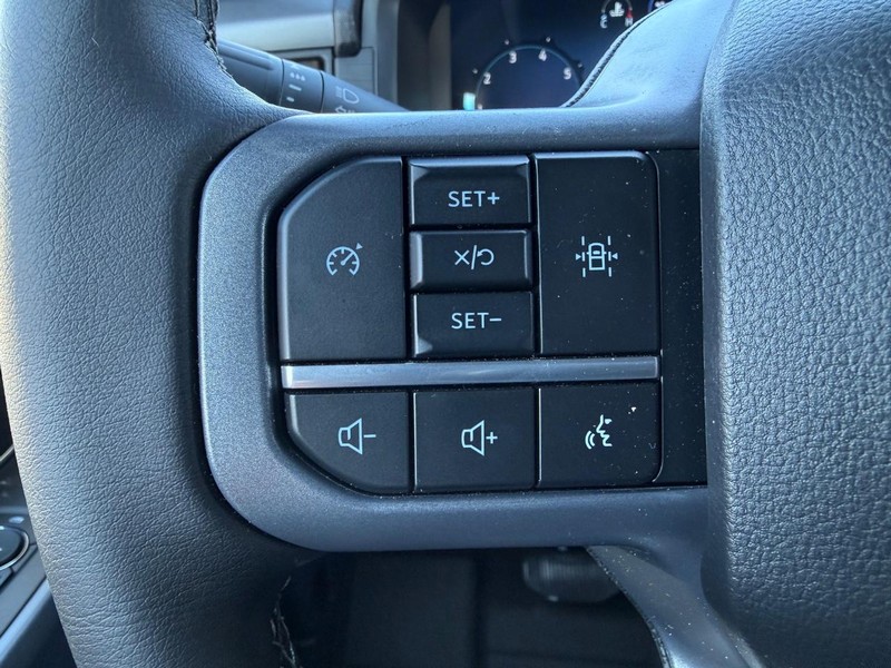 Ford F-150 Vehicle Full-screen Gallery Image 10