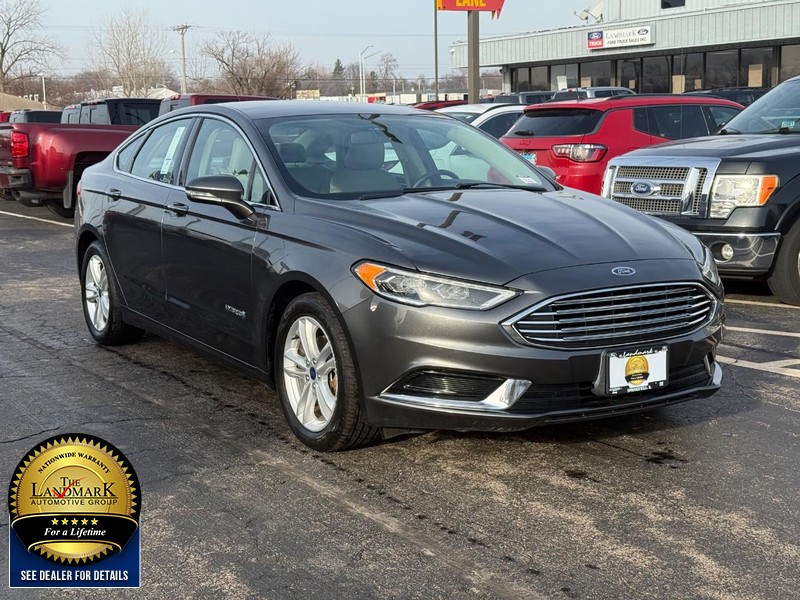 Ford Fusion Hybrid Vehicle Full-screen Gallery Image 3