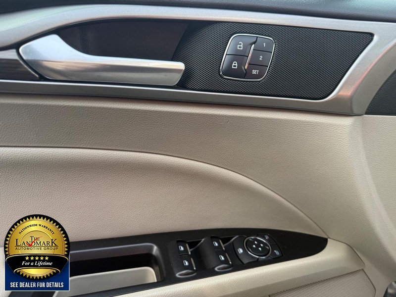 Ford Fusion Hybrid Vehicle Full-screen Gallery Image 8