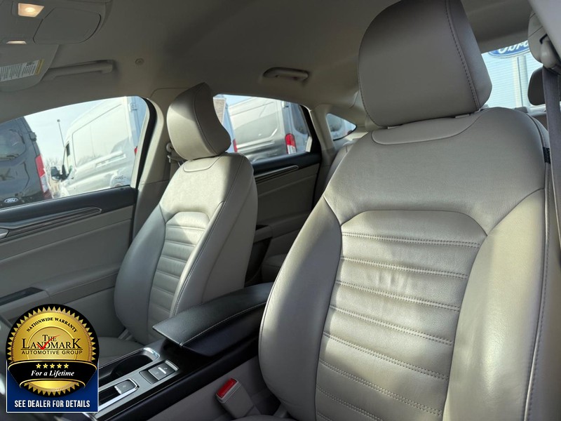 Ford Fusion Hybrid Vehicle Full-screen Gallery Image 9