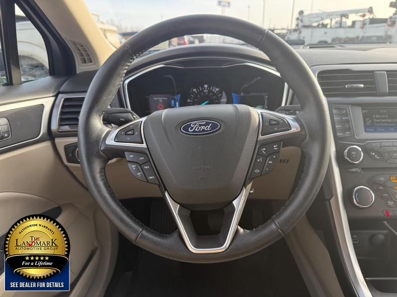 Ford Fusion Hybrid Vehicle Full-screen Gallery Image 17