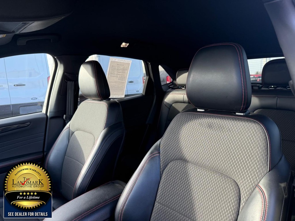 Ford Escape Vehicle Full-screen Gallery Image 09