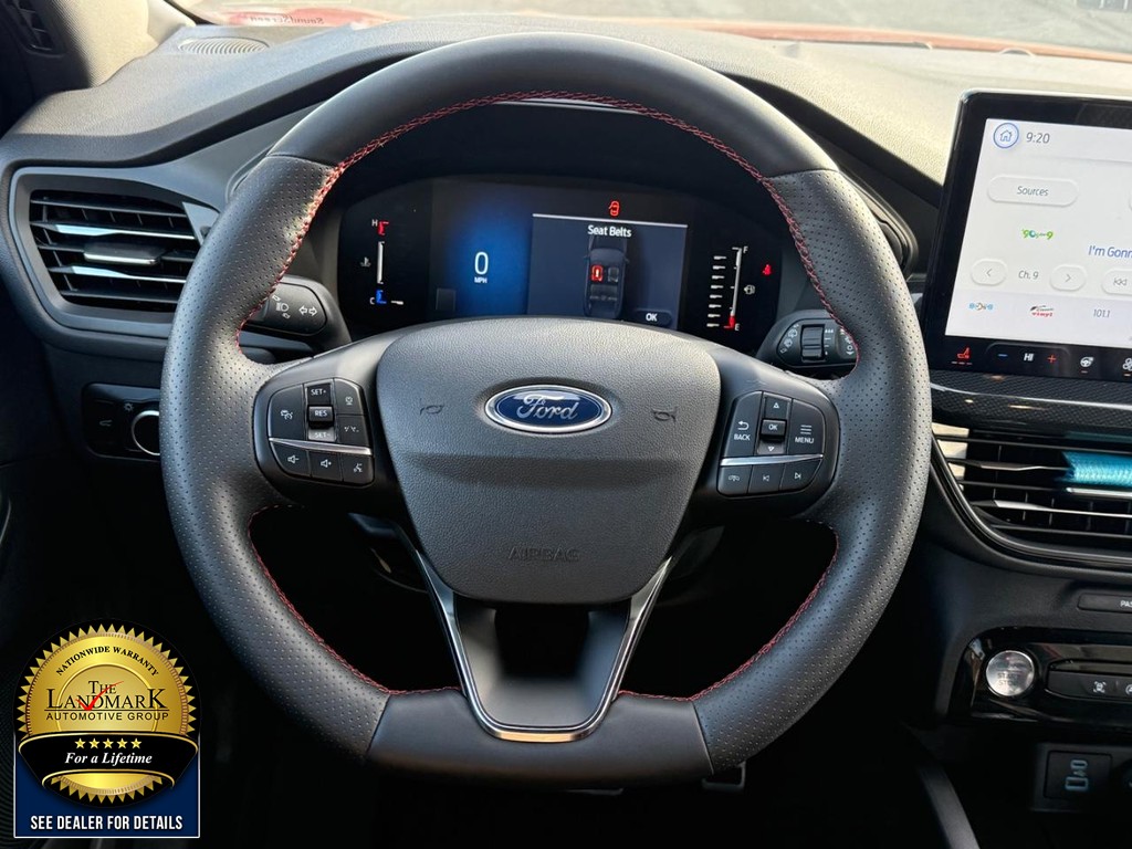 Ford Escape Vehicle Full-screen Gallery Image 18