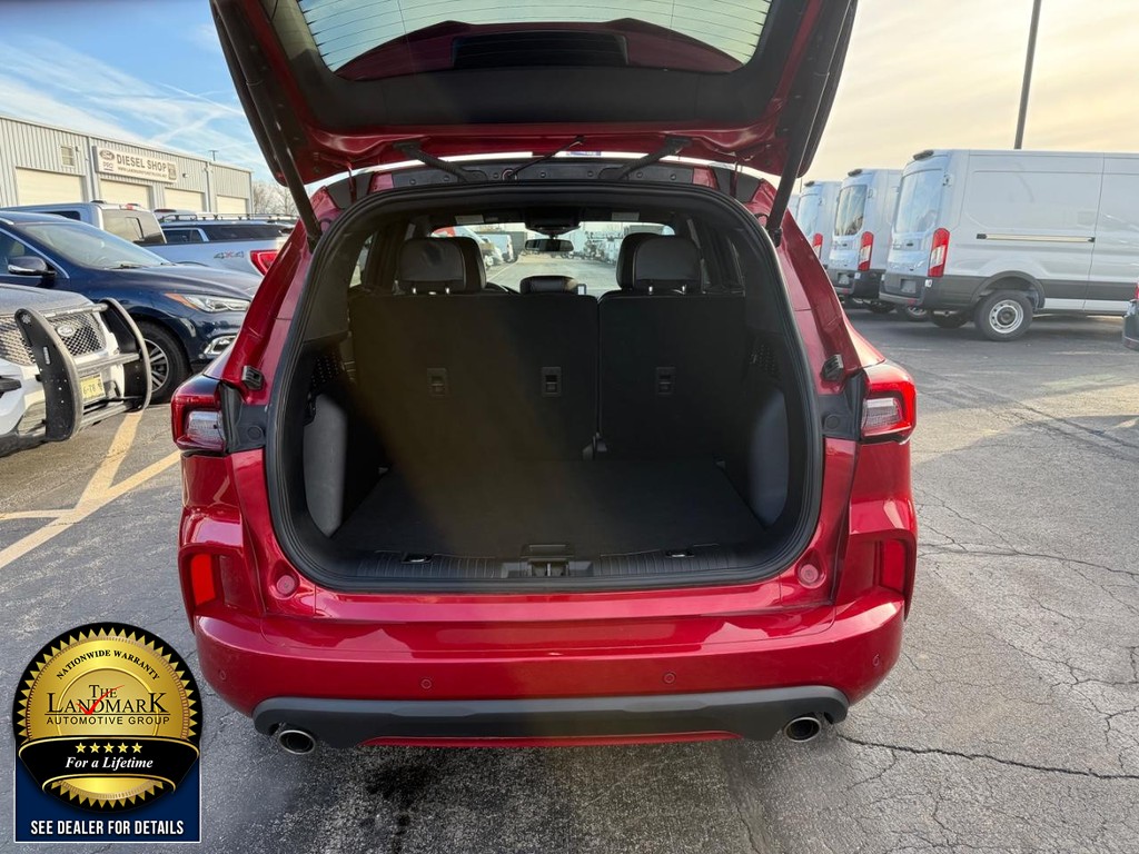 Ford Escape Vehicle Full-screen Gallery Image 20