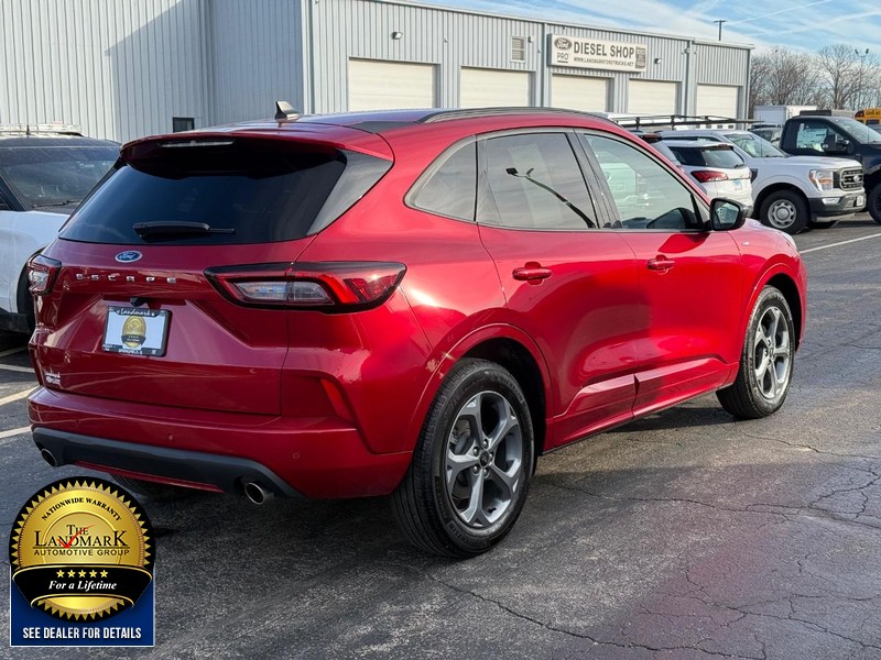 Ford Escape Vehicle Full-screen Gallery Image 5