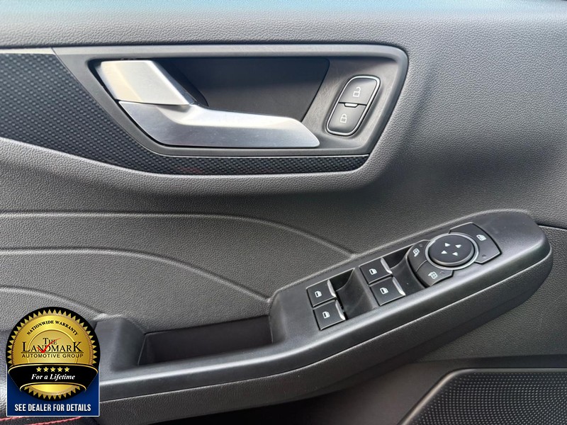 Ford Escape Vehicle Full-screen Gallery Image 8