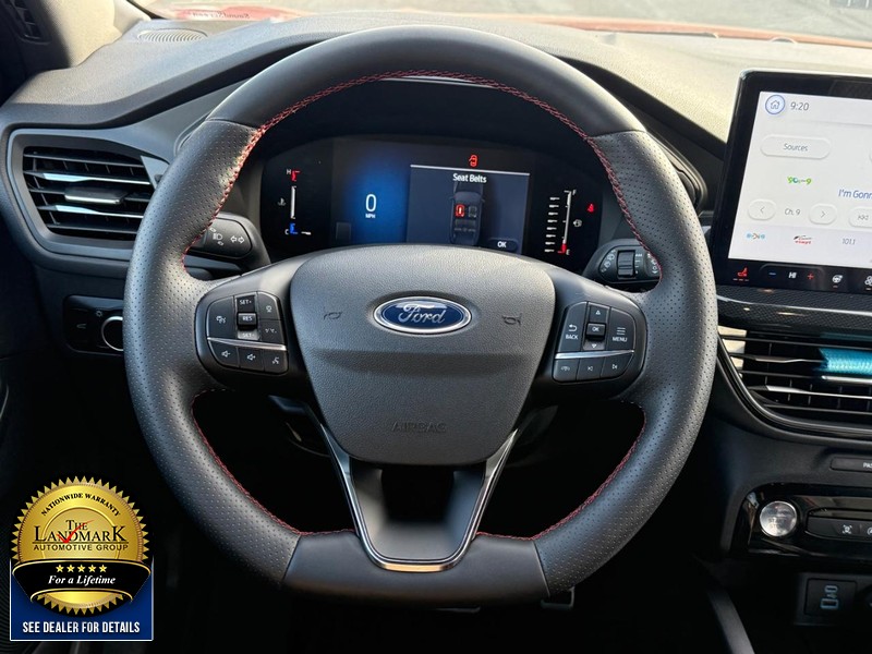 Ford Escape Vehicle Full-screen Gallery Image 18