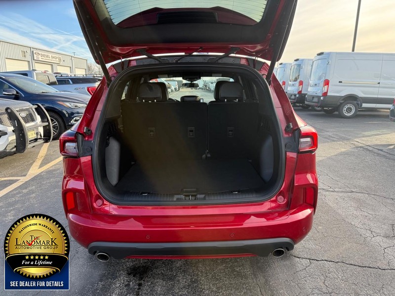 Ford Escape Vehicle Full-screen Gallery Image 20