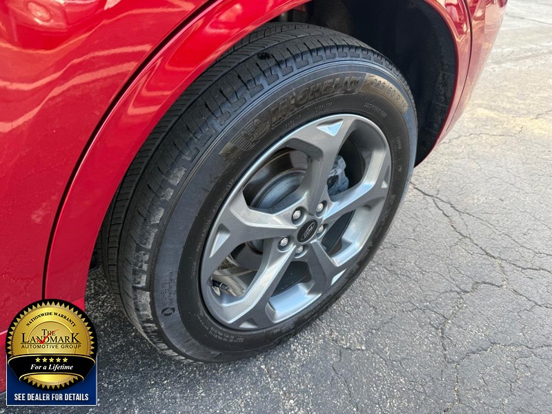 Ford Escape Vehicle Full-screen Gallery Image 21