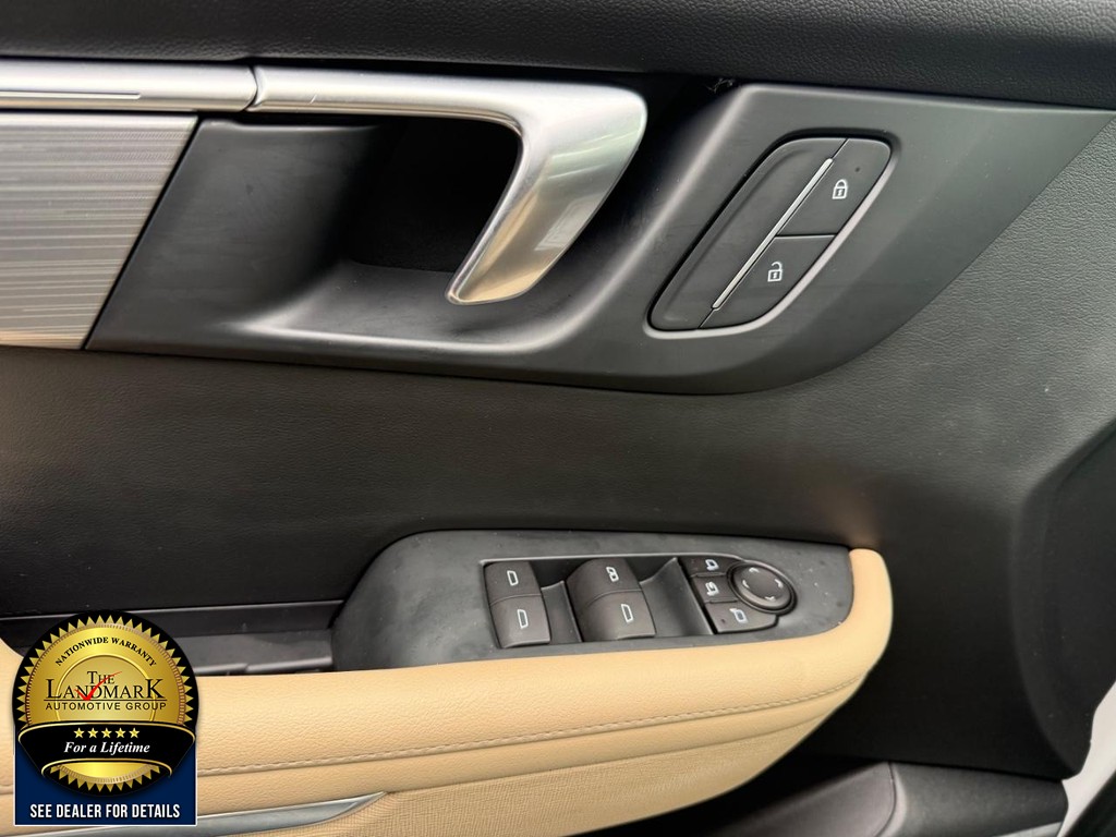 Buick Enclave Vehicle Full-screen Gallery Image 08