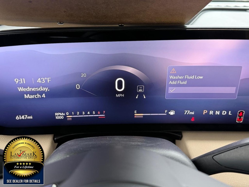 Buick Enclave Vehicle Full-screen Gallery Image 12