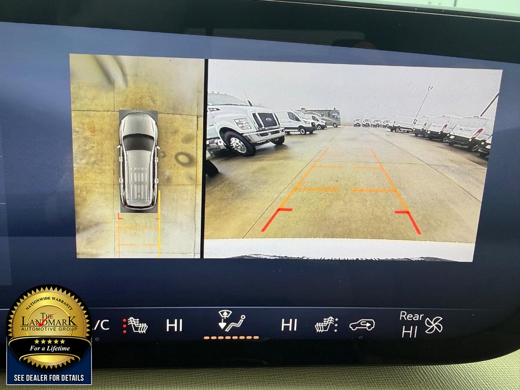 Buick Enclave Vehicle Full-screen Gallery Image 13