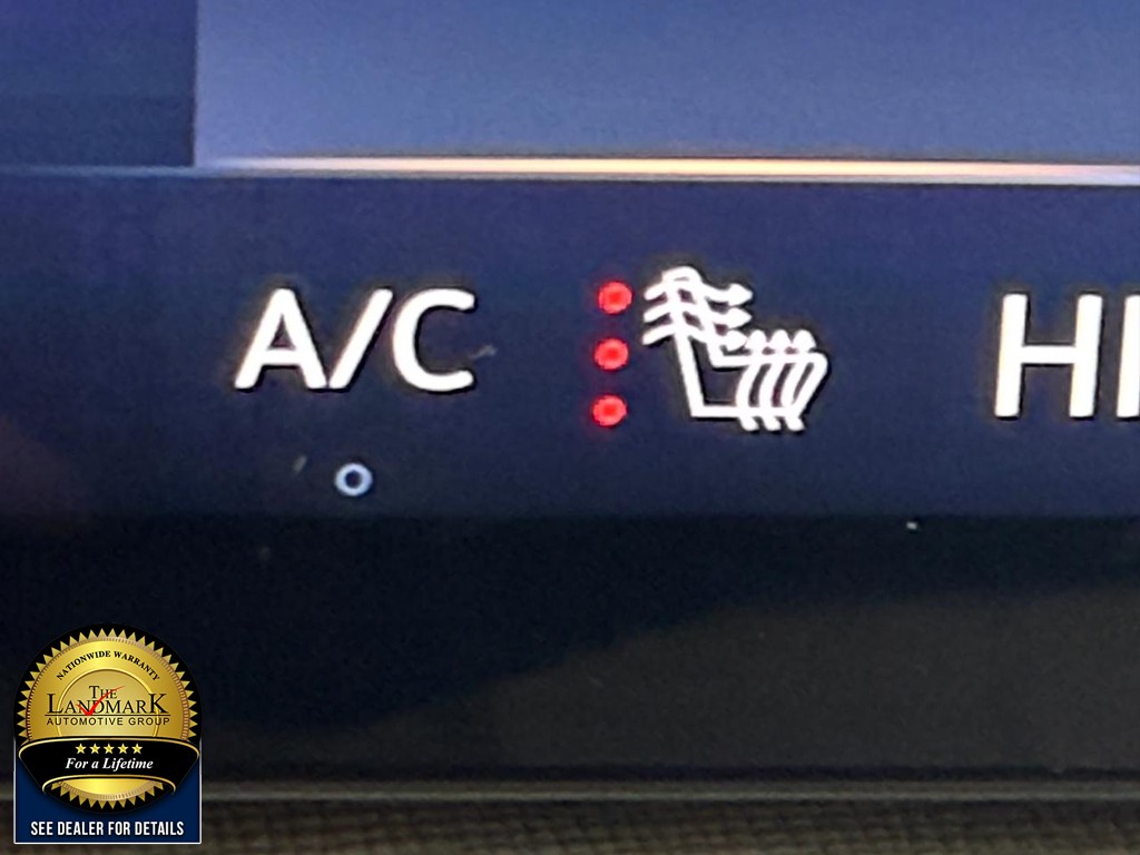 Buick Enclave Vehicle Full-screen Gallery Image 14