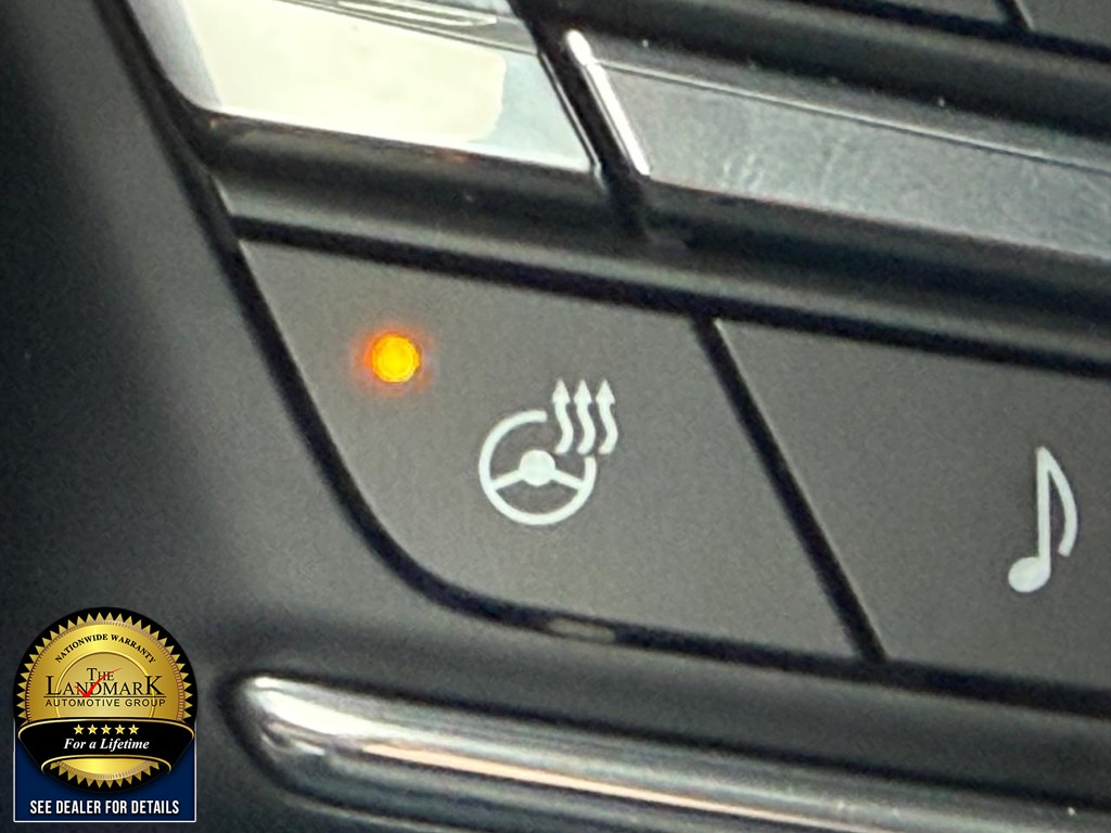 Buick Enclave Vehicle Full-screen Gallery Image 15