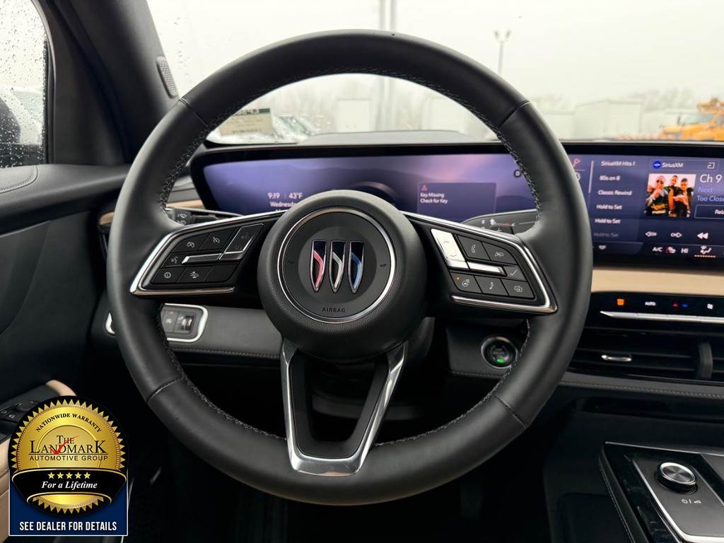 Buick Enclave Vehicle Full-screen Gallery Image 21