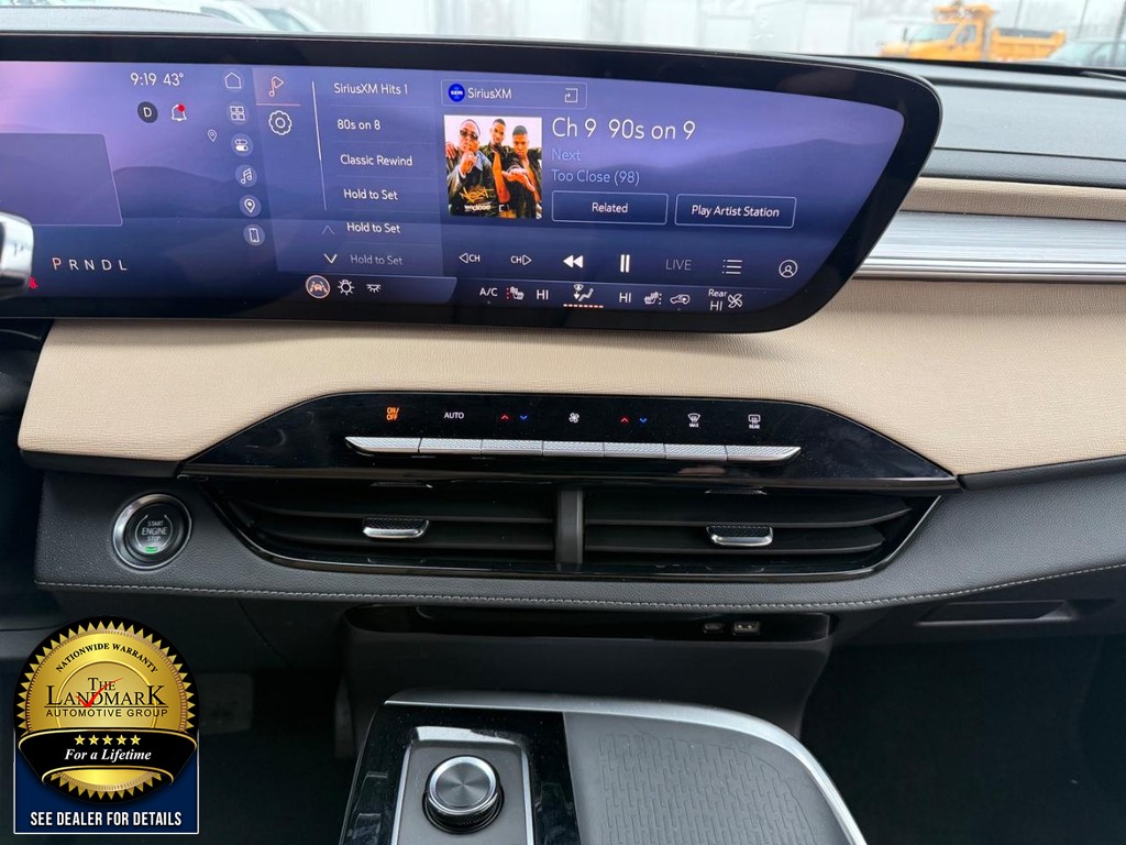 Buick Enclave Vehicle Full-screen Gallery Image 22