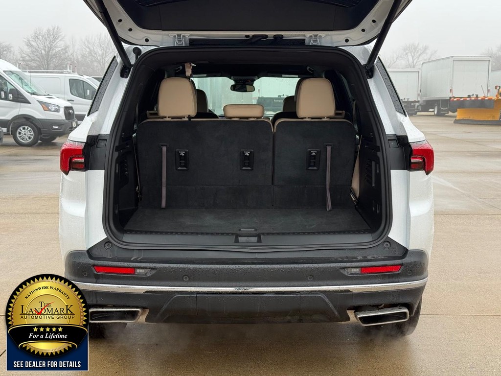 Buick Enclave Vehicle Full-screen Gallery Image 23