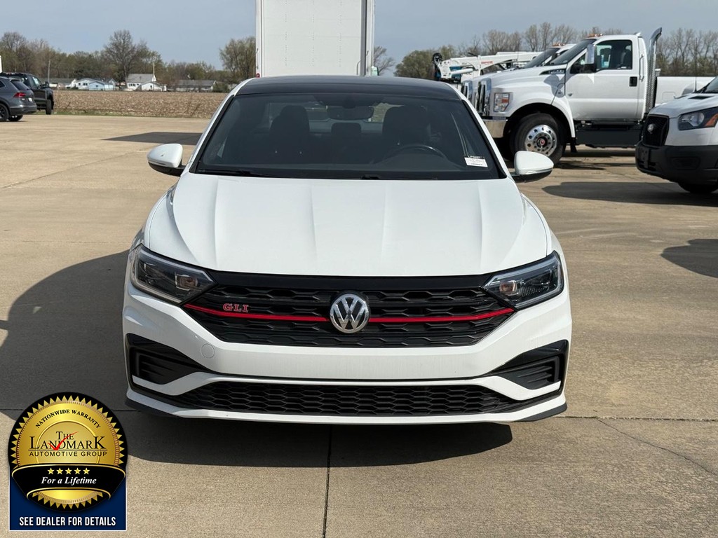 Volkswagen Jetta GLI Vehicle Full-screen Gallery Image 2