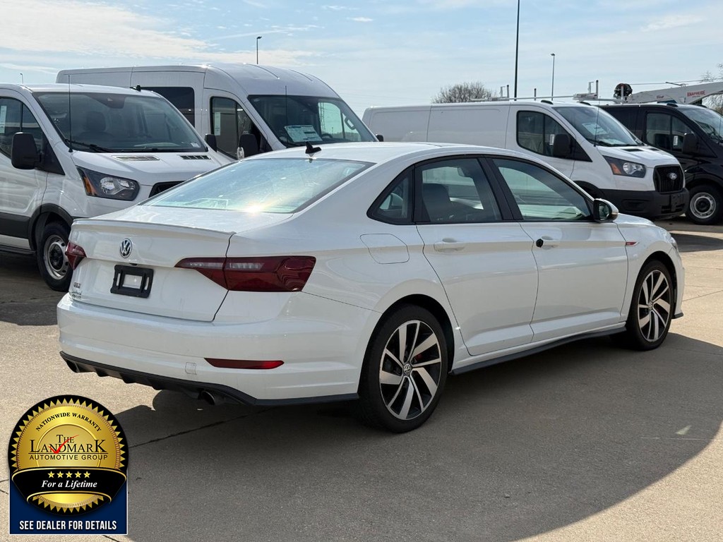 Volkswagen Jetta GLI Vehicle Full-screen Gallery Image 5