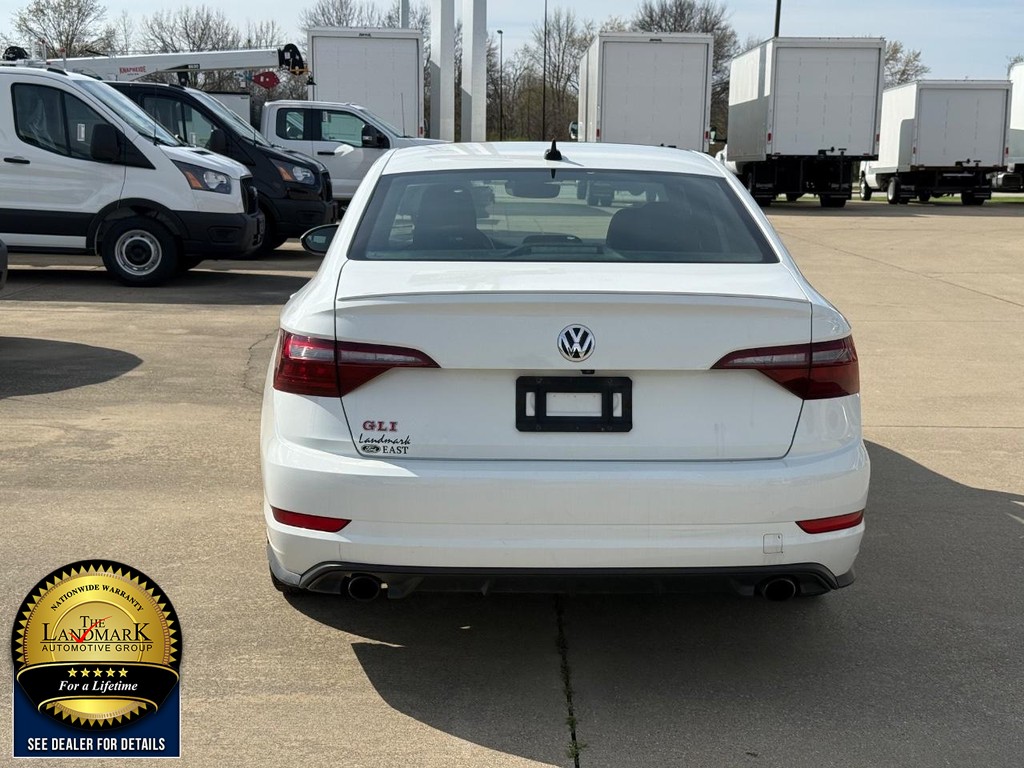 Volkswagen Jetta GLI Vehicle Full-screen Gallery Image 6