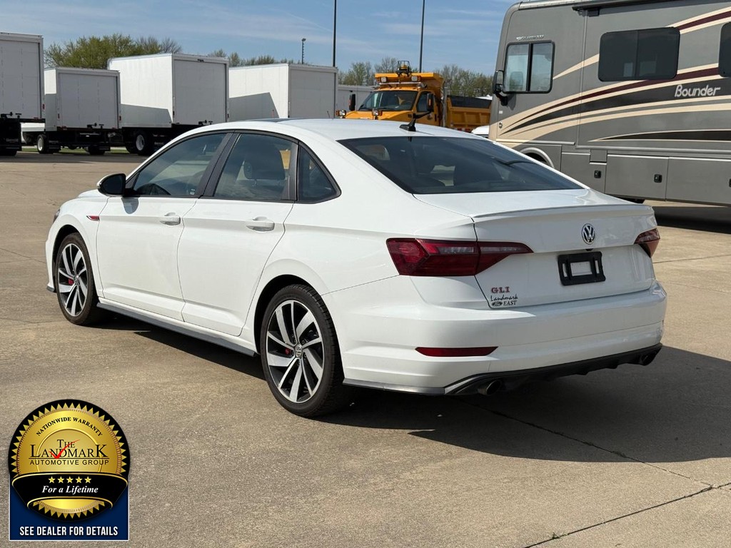 Volkswagen Jetta GLI Vehicle Full-screen Gallery Image 7