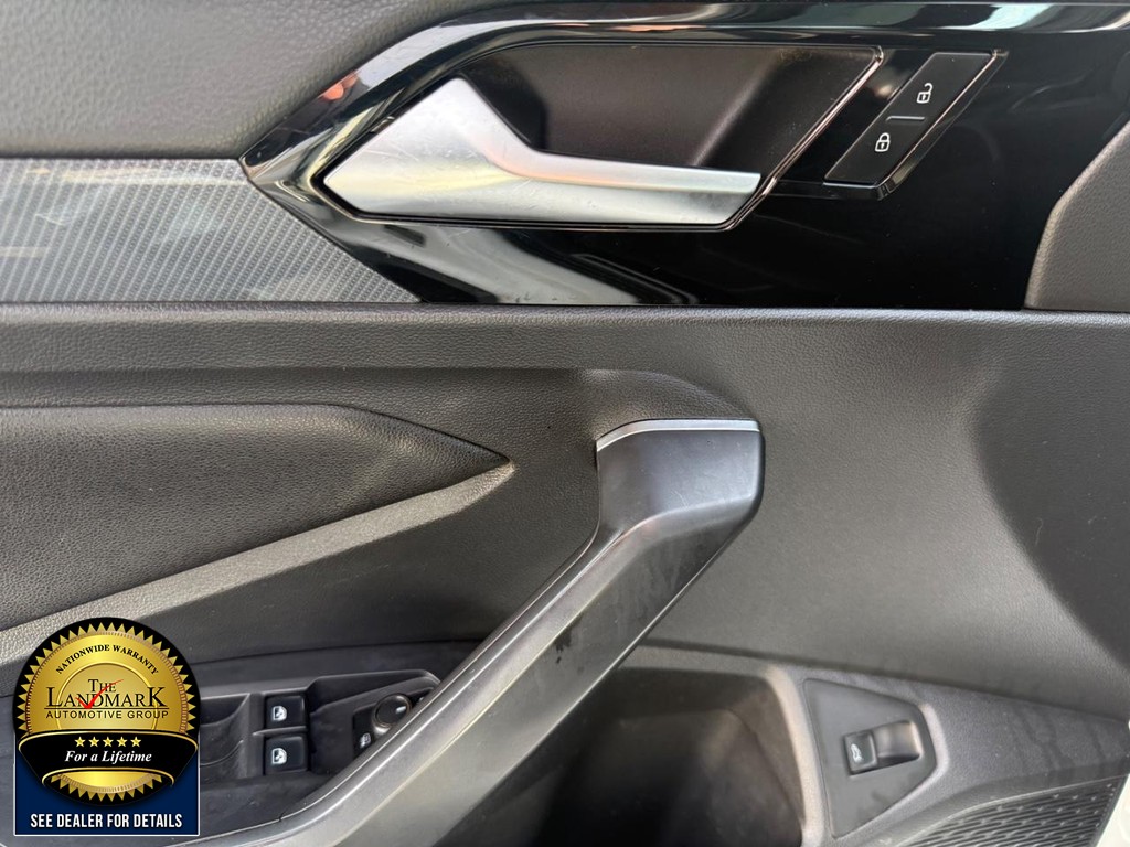 Volkswagen Jetta GLI Vehicle Full-screen Gallery Image 8