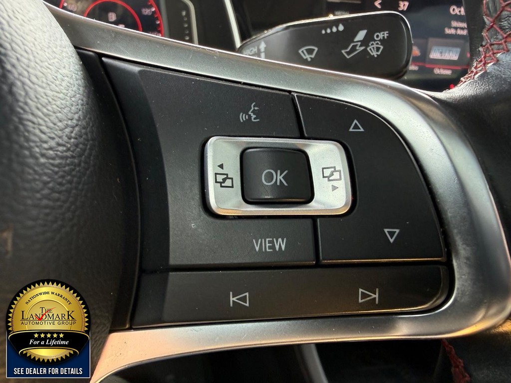 Volkswagen Jetta GLI Vehicle Full-screen Gallery Image 11