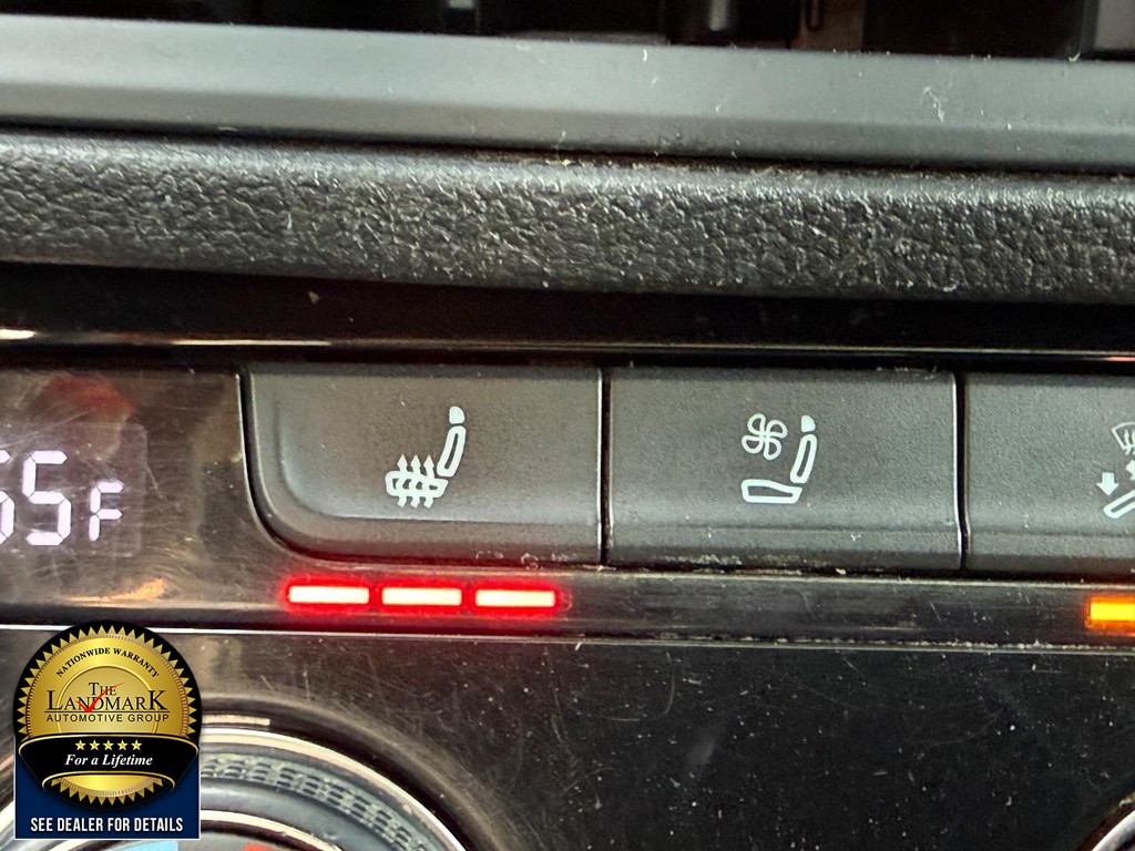 Volkswagen Jetta GLI Vehicle Full-screen Gallery Image 14