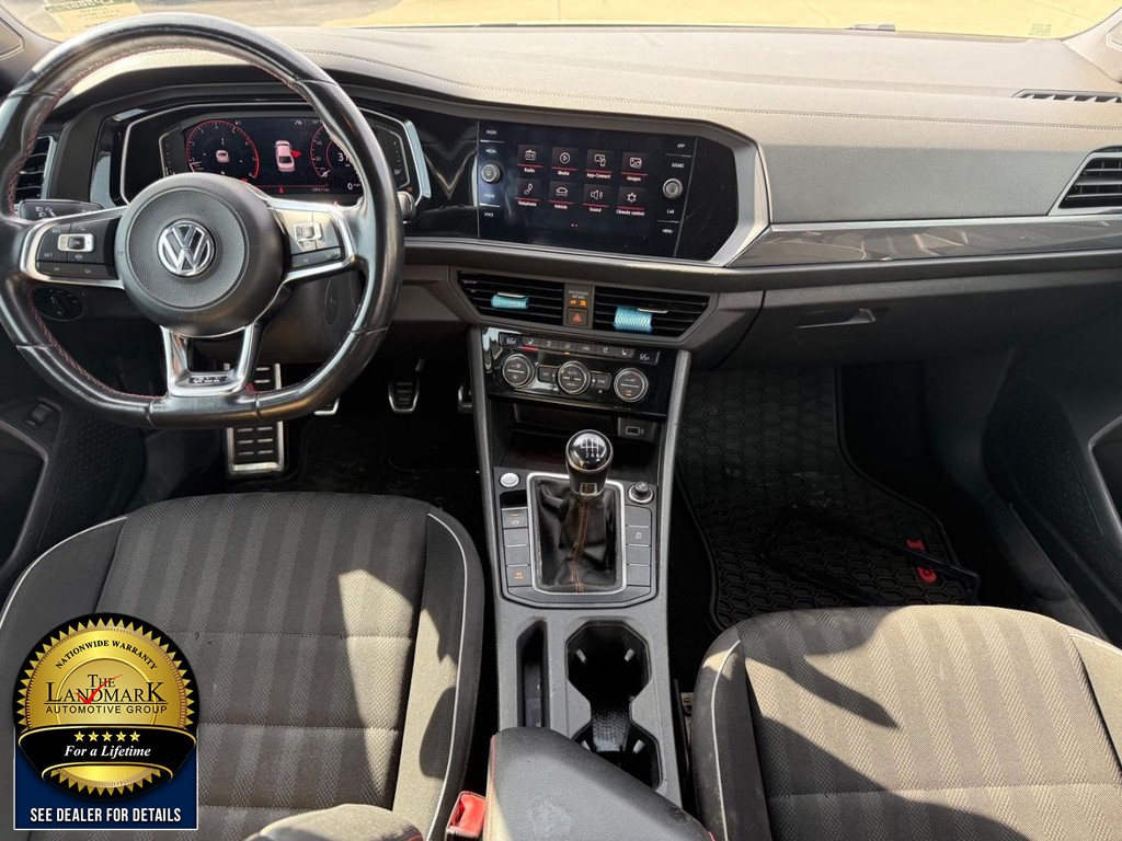 Volkswagen Jetta GLI Vehicle Full-screen Gallery Image 16