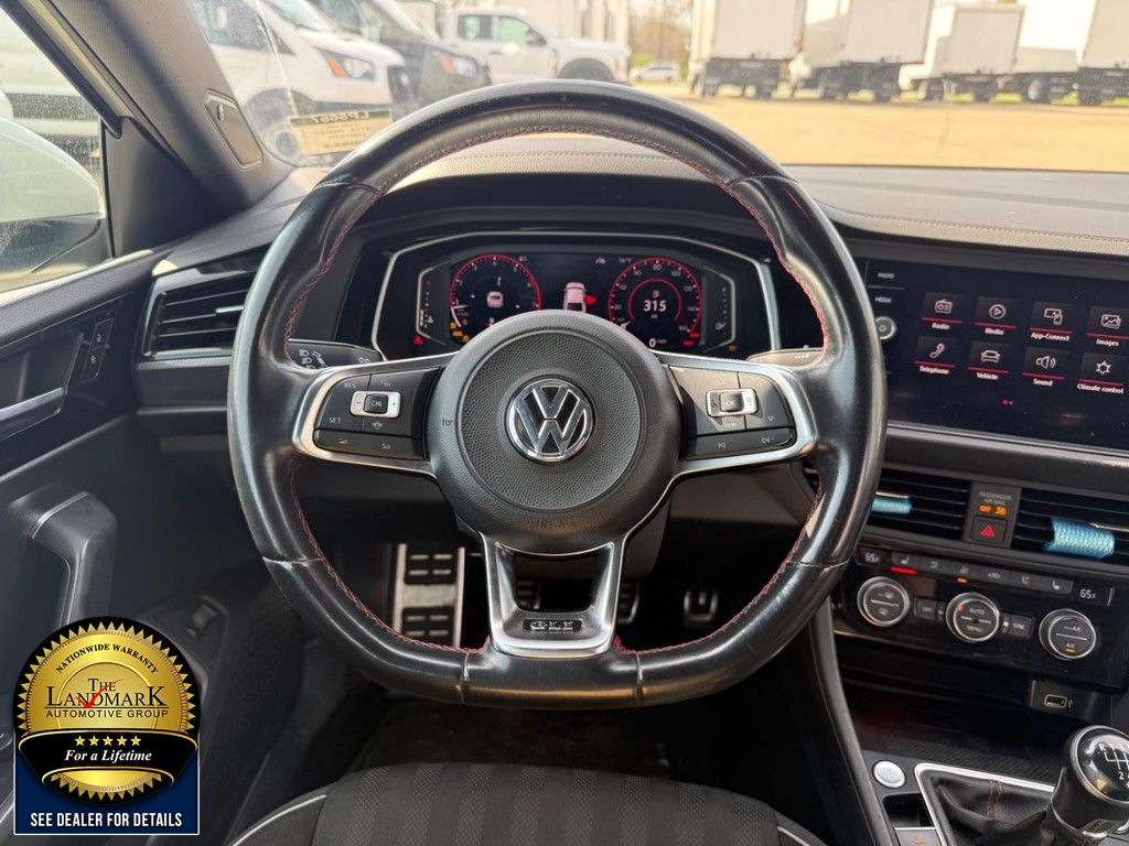 Volkswagen Jetta GLI Vehicle Full-screen Gallery Image 17