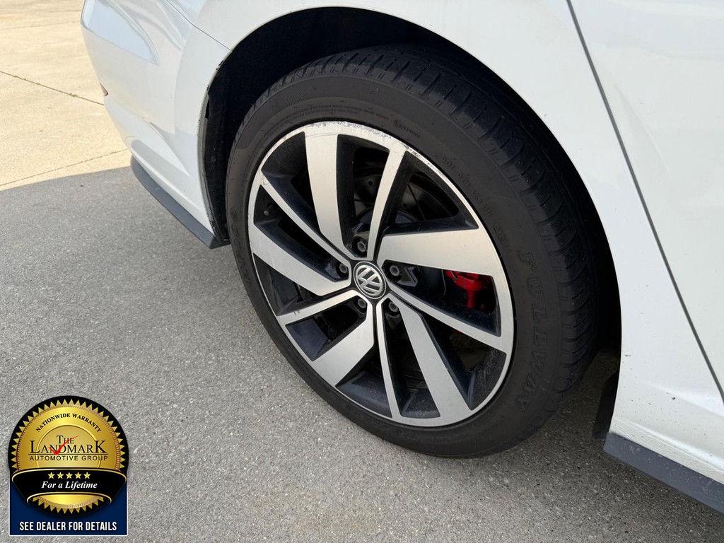 Volkswagen Jetta GLI Vehicle Full-screen Gallery Image 20