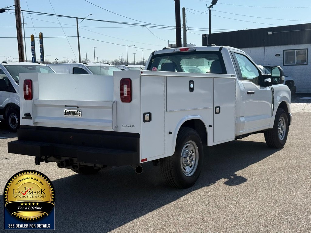 Ford Super Duty F-250 SRW Vehicle Full-screen Gallery Image 5