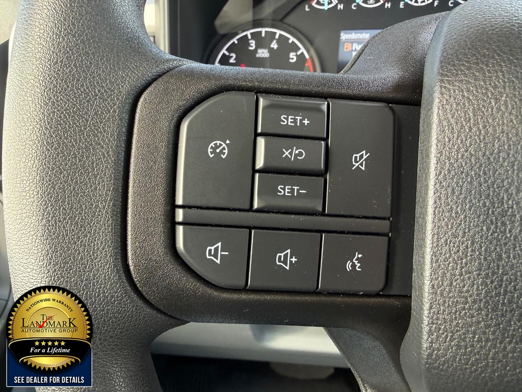 Ford Super Duty F-250 SRW Vehicle Full-screen Gallery Image 10