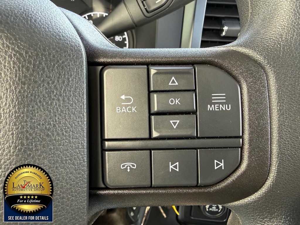 Ford Super Duty F-250 SRW Vehicle Full-screen Gallery Image 11