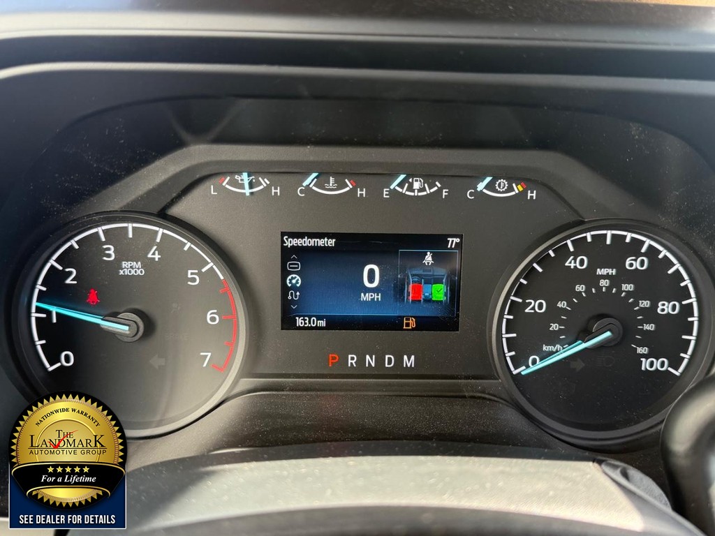 Ford Super Duty F-250 SRW Vehicle Full-screen Gallery Image 12