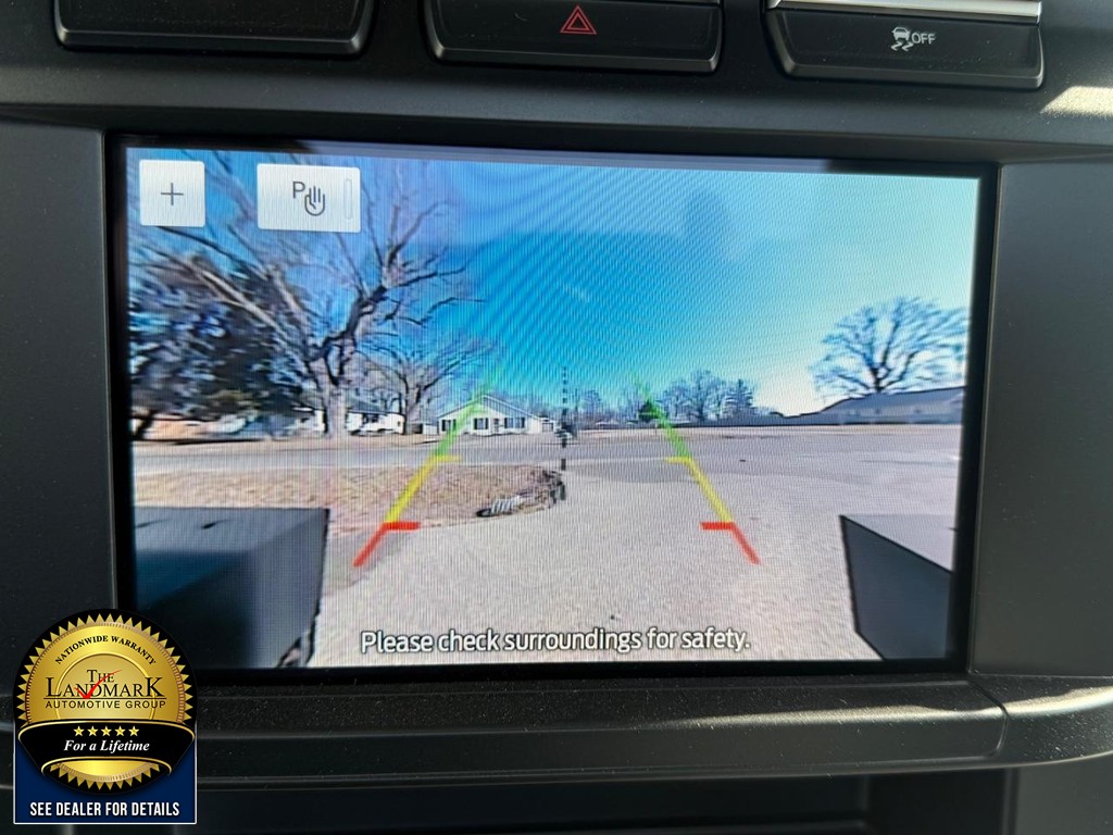 Ford Super Duty F-250 SRW Vehicle Full-screen Gallery Image 13