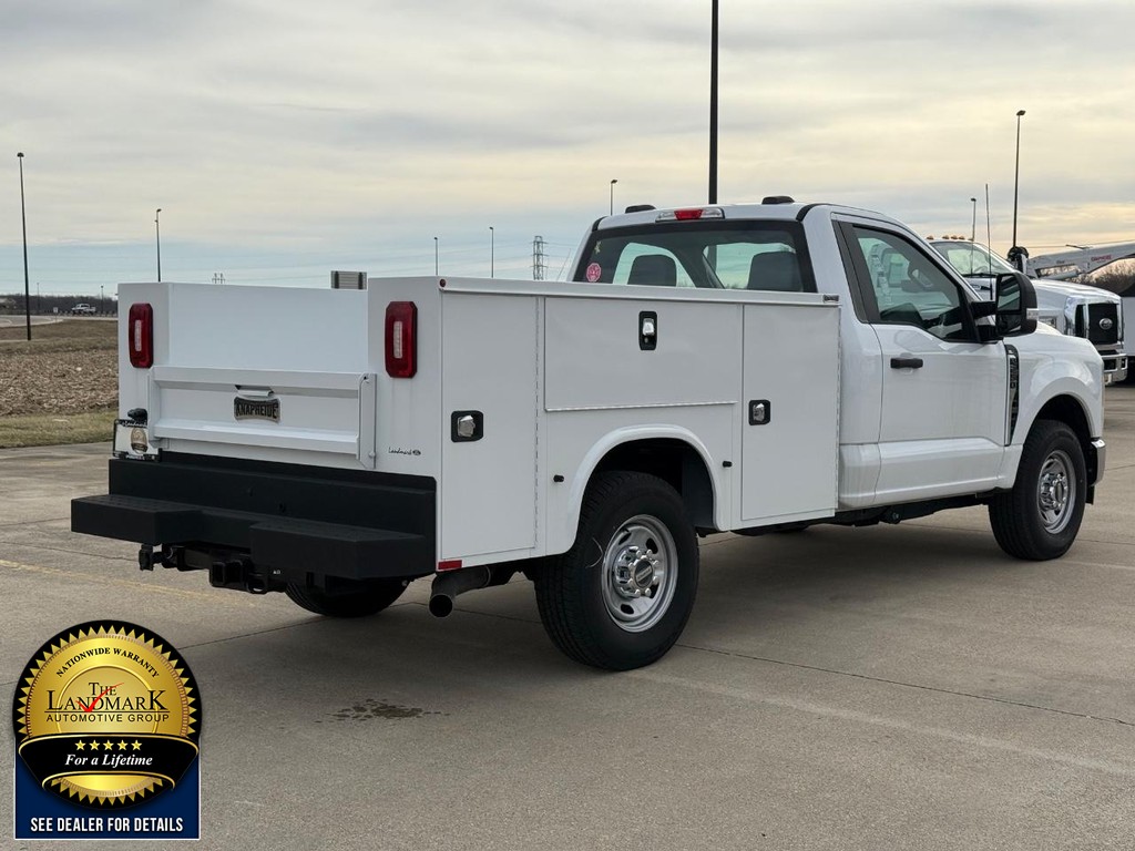 Ford Super Duty F-250 SRW Vehicle Full-screen Gallery Image 5