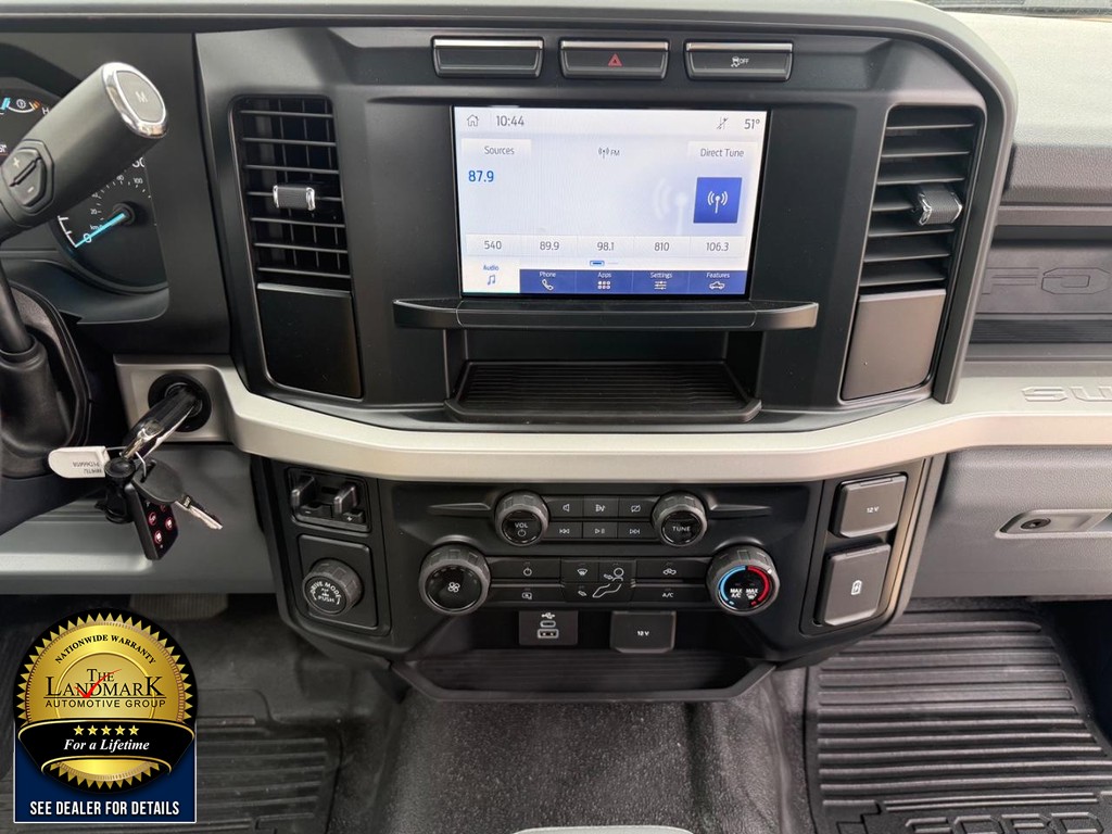 Ford Super Duty F-250 SRW Vehicle Full-screen Gallery Image 16