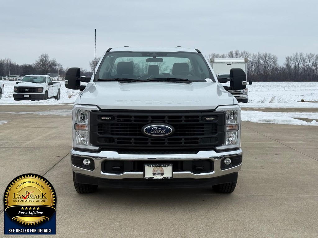 Ford Super Duty F-250 SRW Vehicle Full-screen Gallery Image 2