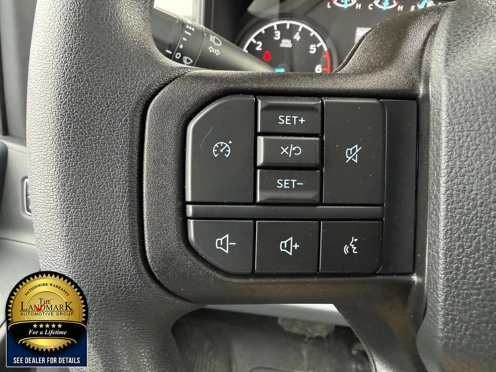 Ford Super Duty F-250 SRW Vehicle Full-screen Gallery Image 10