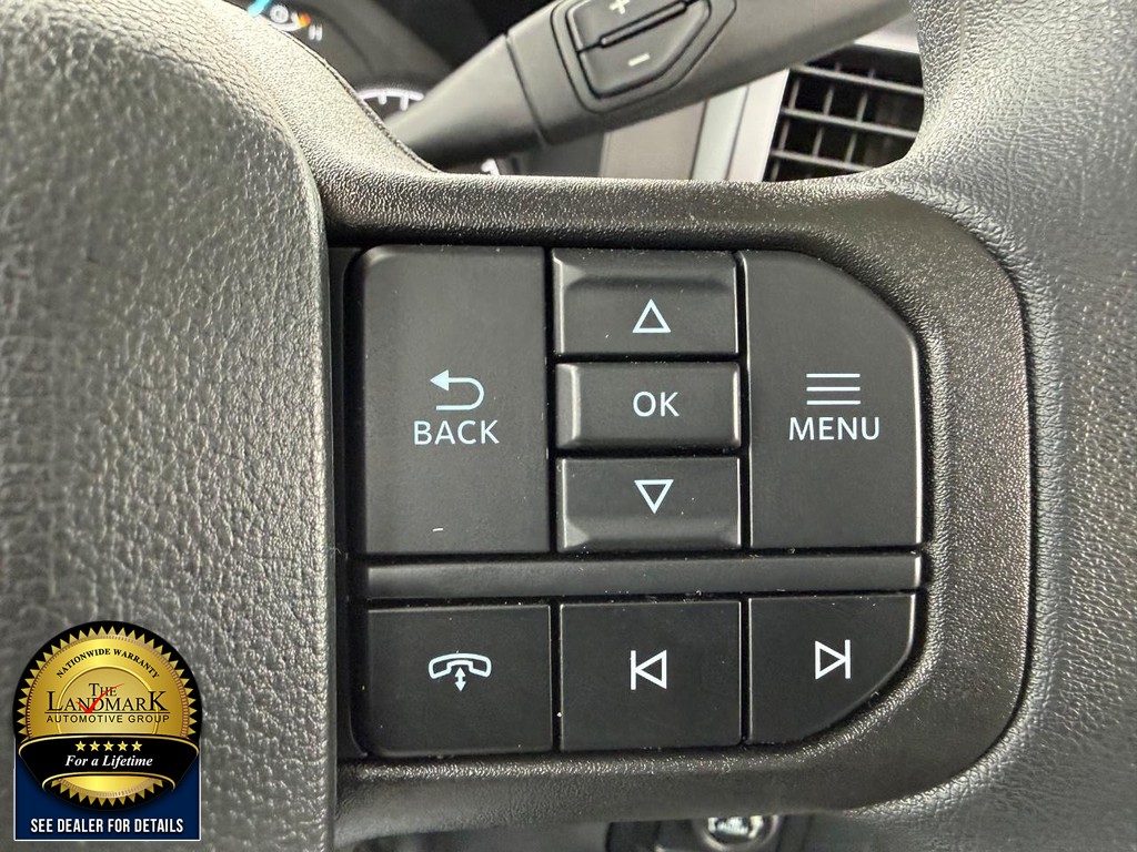 Ford Super Duty F-250 SRW Vehicle Full-screen Gallery Image 11