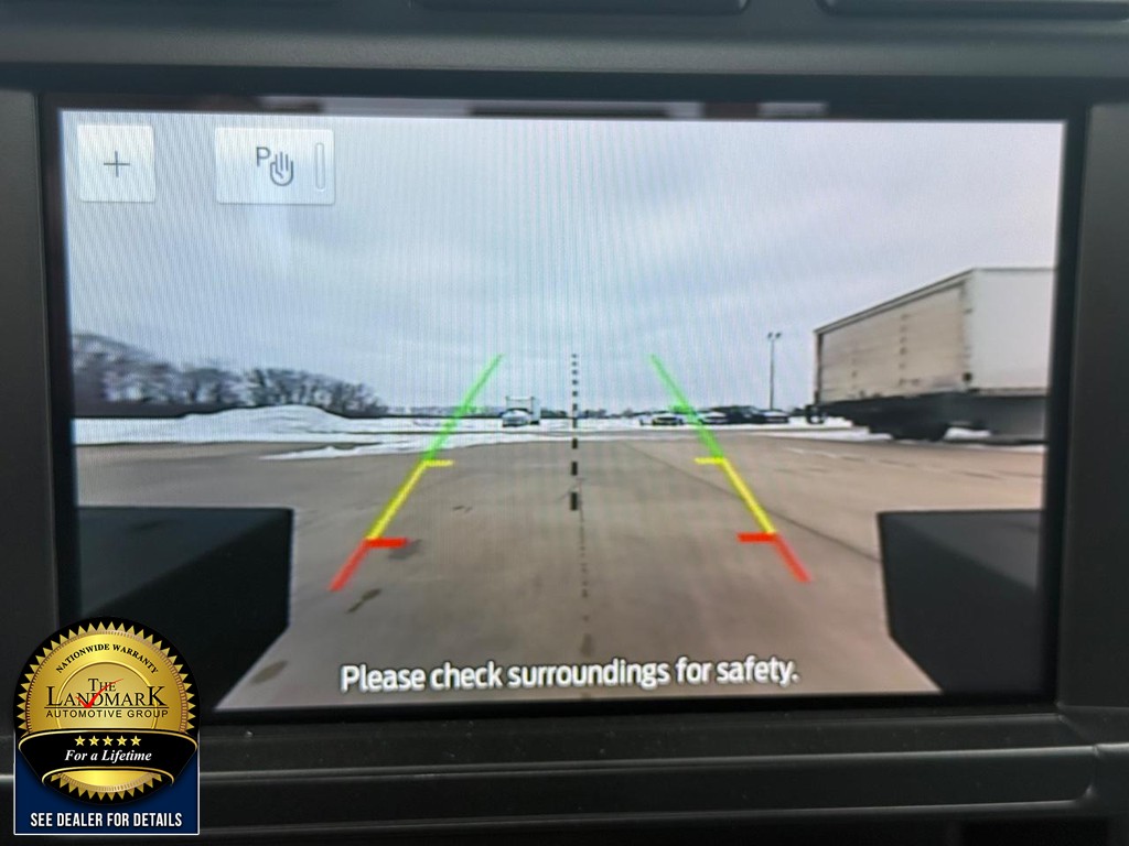 Ford Super Duty F-250 SRW Vehicle Full-screen Gallery Image 13