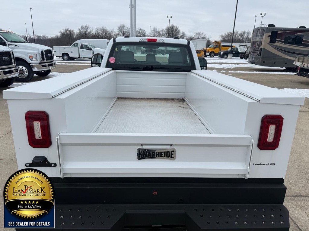 Ford Super Duty F-250 SRW Vehicle Full-screen Gallery Image 18