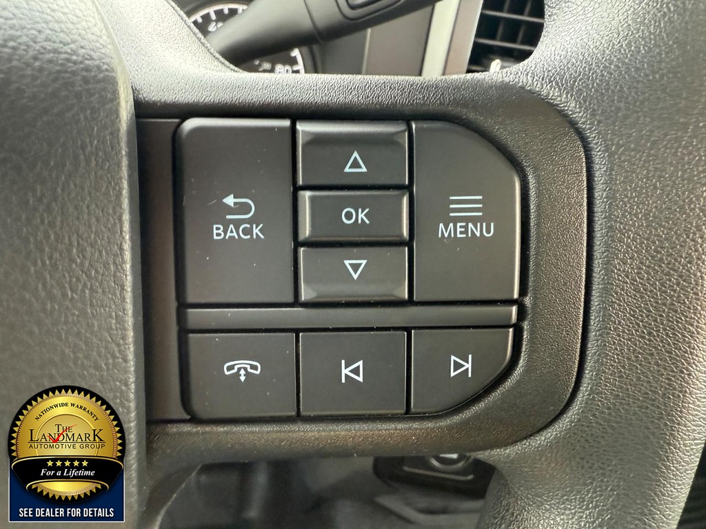 Ford Super Duty F-350 DRW Vehicle Full-screen Gallery Image 11