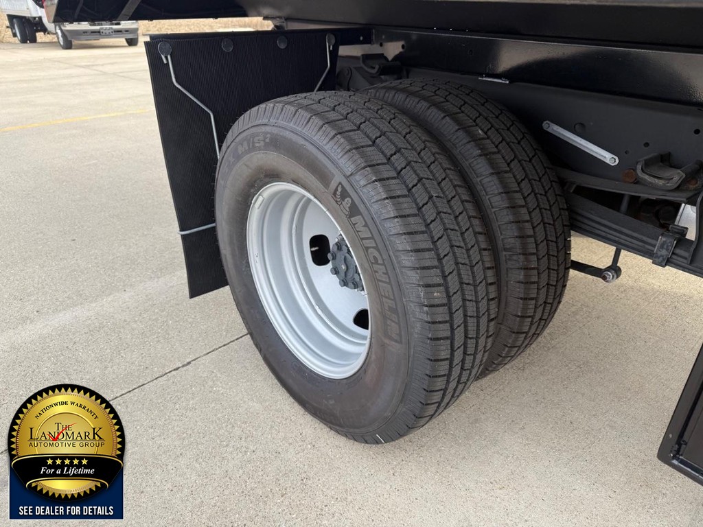 Ford Super Duty F-350 DRW Vehicle Full-screen Gallery Image 18