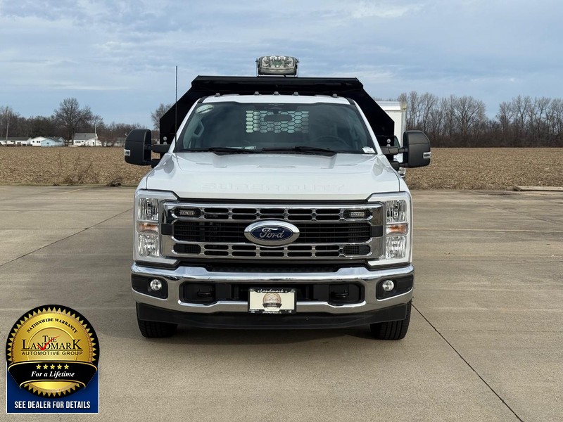 Ford Super Duty F-350 DRW Vehicle Full-screen Gallery Image 2