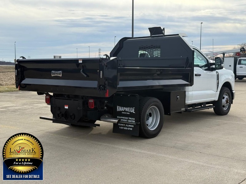 Ford Super Duty F-350 DRW Vehicle Full-screen Gallery Image 5