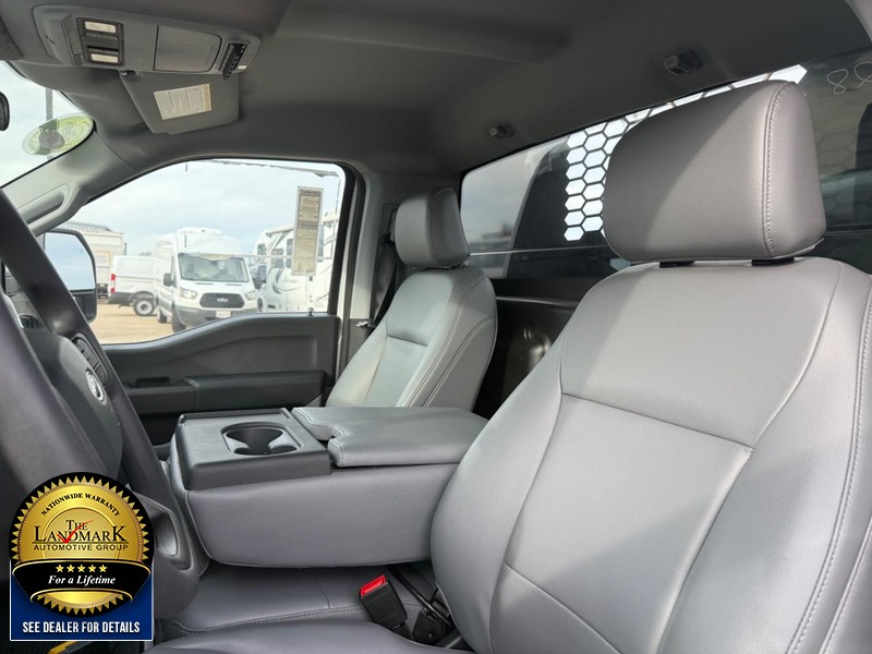 Ford Super Duty F-350 DRW Vehicle Full-screen Gallery Image 9