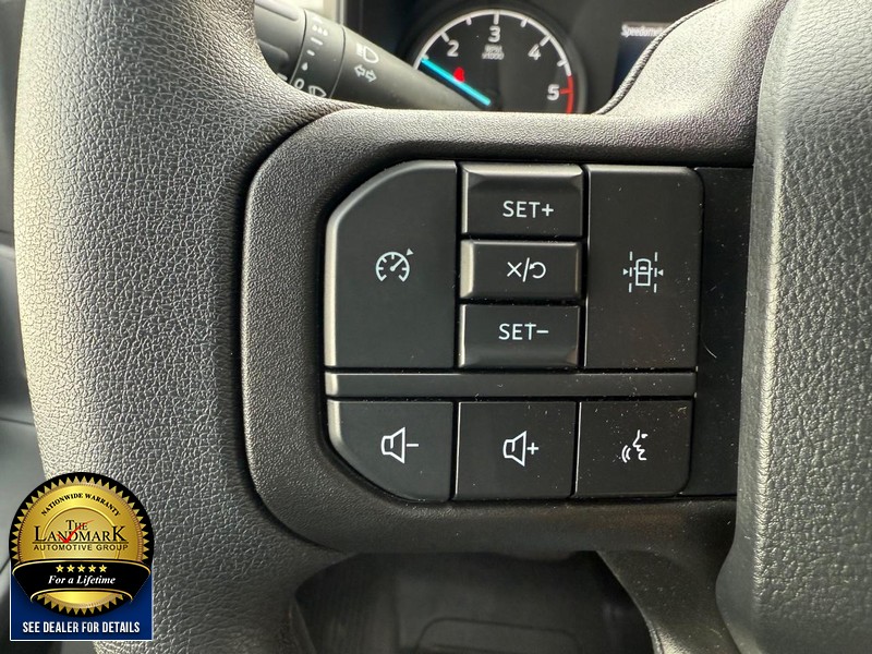 Ford Super Duty F-350 DRW Vehicle Full-screen Gallery Image 10